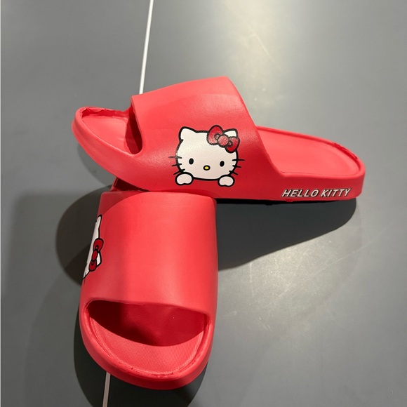 Red woman’s or kids Hello Kitty Cartoon Detail sandal size 7.5-8 - Picture 2 of 3